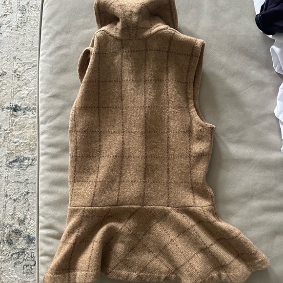 Ralph Lauren lambswool vest. - Picture 4 of 4
